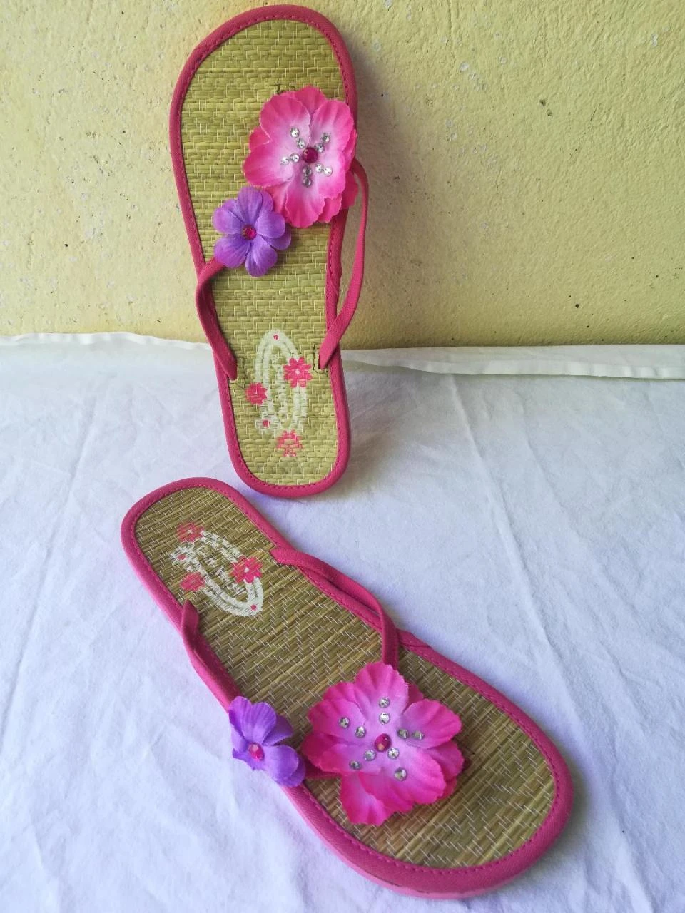 Lote de 2 pares de Chinelas com flores tamanho 40 Branca (nova) + Fúcsia – photo 5